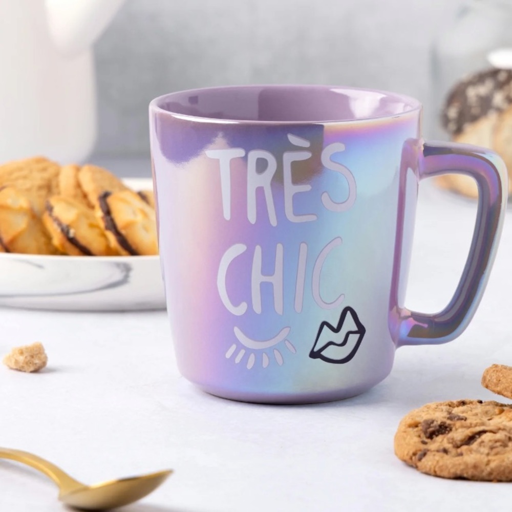 Iridescent Mug with 'Très Chic' Design - Picture 2 of 4